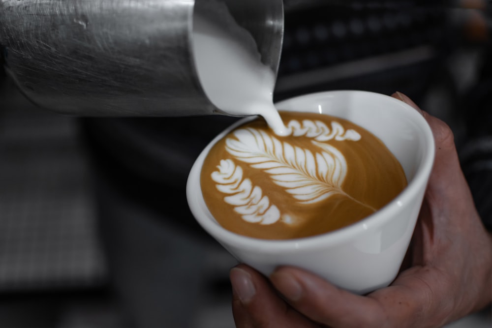 ミルクのきめ細かい泡が浮かぶカプチーノ